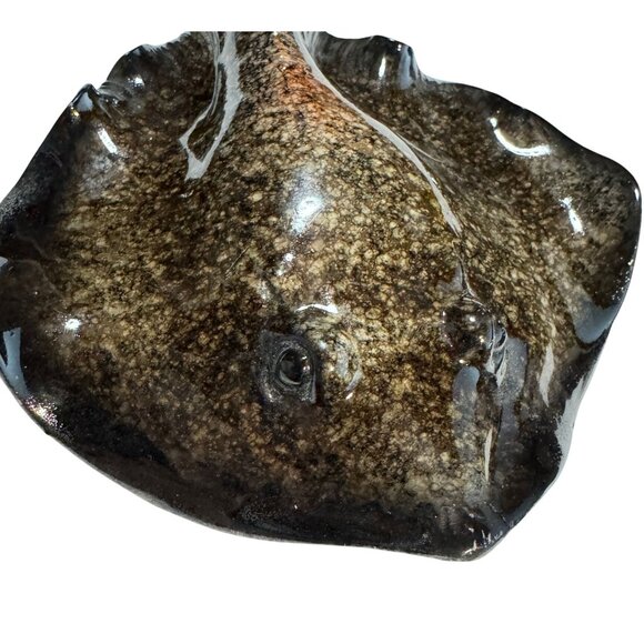 REALISTIC STINGRAY CERAMIC FIGURINE GLAZED SEA LIFE AQUATIC NO FLAWS 8"L X 5"W - Picture 3 of 6